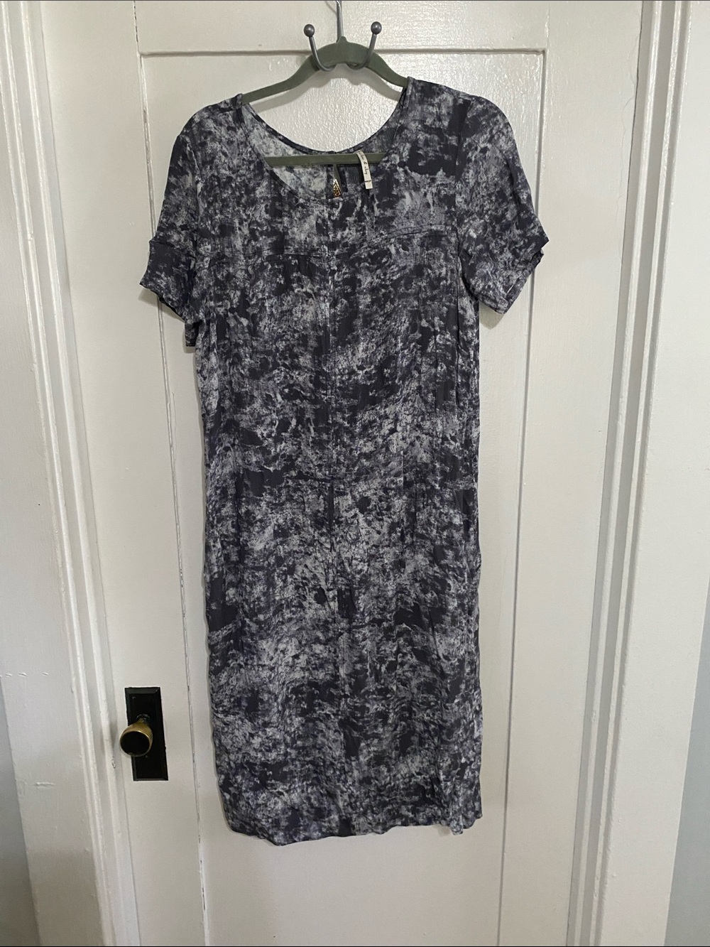 Willow & Clay Black and Gray Marble-Effect Short Sleeve Dress